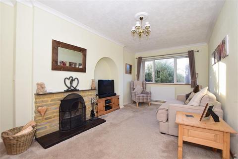 34 Eagle Close, Larkfield, Aylesford, ME20 6QE