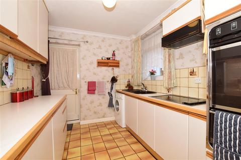34 Eagle Close, Larkfield, Aylesford, ME20 6QE