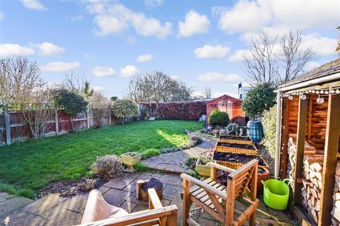 34 Eagle Close, Larkfield, Aylesford, ME20 6QE