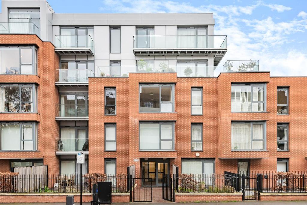 Macaulay Road, Clapham 1 bed flat £550,000
