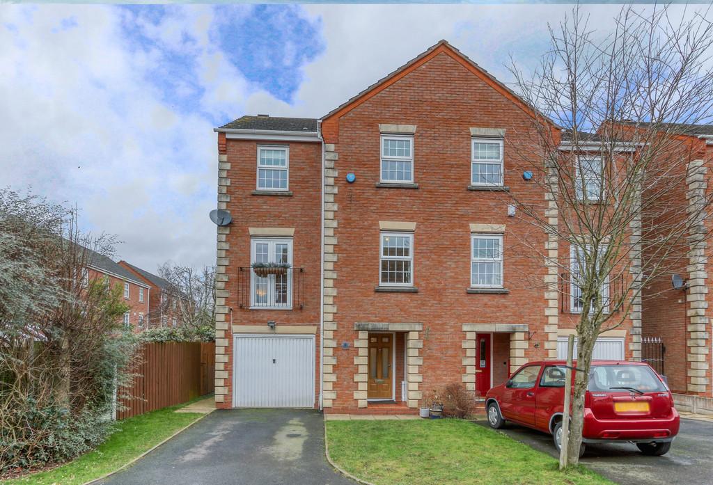 Grove Gardens, Woodland Grange, Bromsgrove, B61 0UG 3 bed semidetached