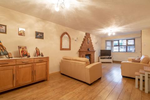 10 Gillows Croft, Shirley, Solihull, B90 4UH