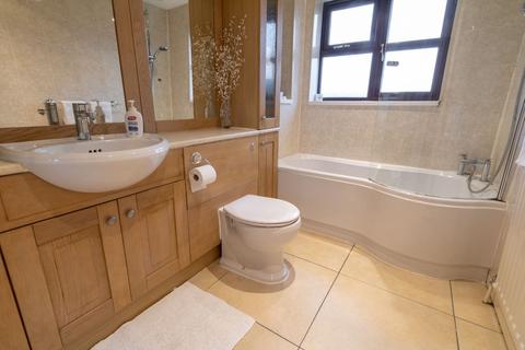 10 Gillows Croft, Shirley, Solihull, B90 4UH