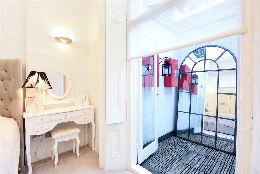 Bedroom 2/ Terrace