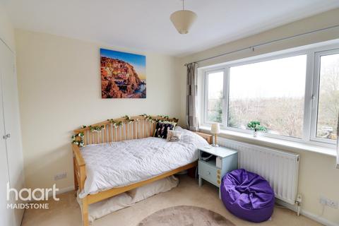 17 Downs Road, Yalding, Maidstone, ME18 6JE