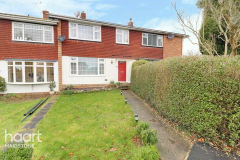 17 Downs Road, Yalding, Maidstone, ME18 6JE