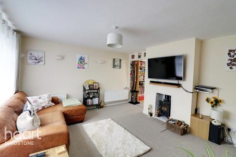17 Downs Road, Yalding, Maidstone, ME18 6JE