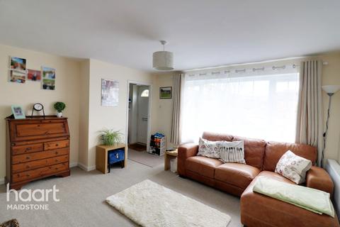 17 Downs Road, Yalding, Maidstone, ME18 6JE