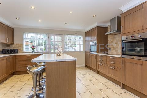 19 Heaton Way, Romford, RM3 7HA