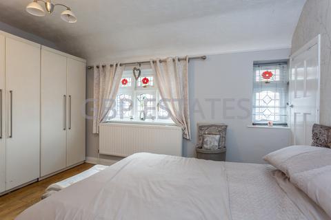 19 Heaton Way, Romford, RM3 7HA