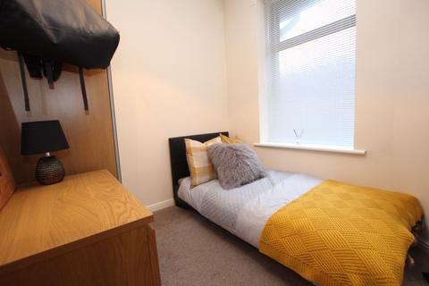 13 Bevis Green, Bury, BL9 6RQ