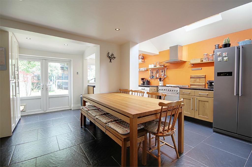 Gresham Close, Enfield, Greater London, EN2 5 bed end of terrace house £1,900 pcm (£438 pw)