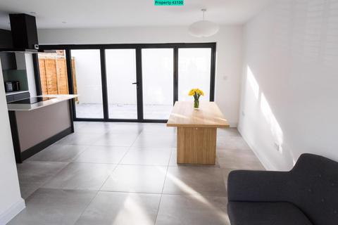 4 bedroom terraced house to rent, Balham New Road, London, SW12 9PG