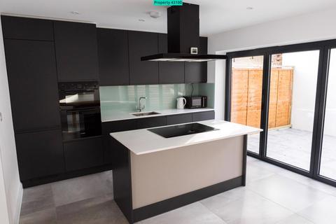 4 bedroom terraced house to rent, Balham New Road, London, SW12 9PG