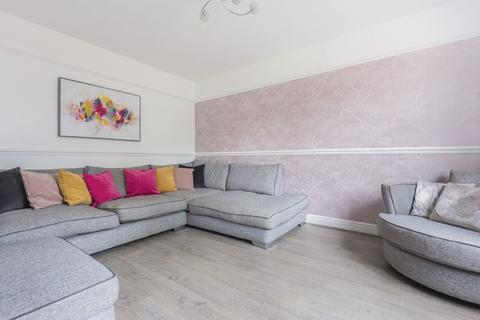 31 Oaks Way, Carshalton, SM5 4NQ