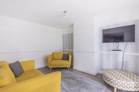 31 Oaks Way, Carshalton, SM5 4NQ