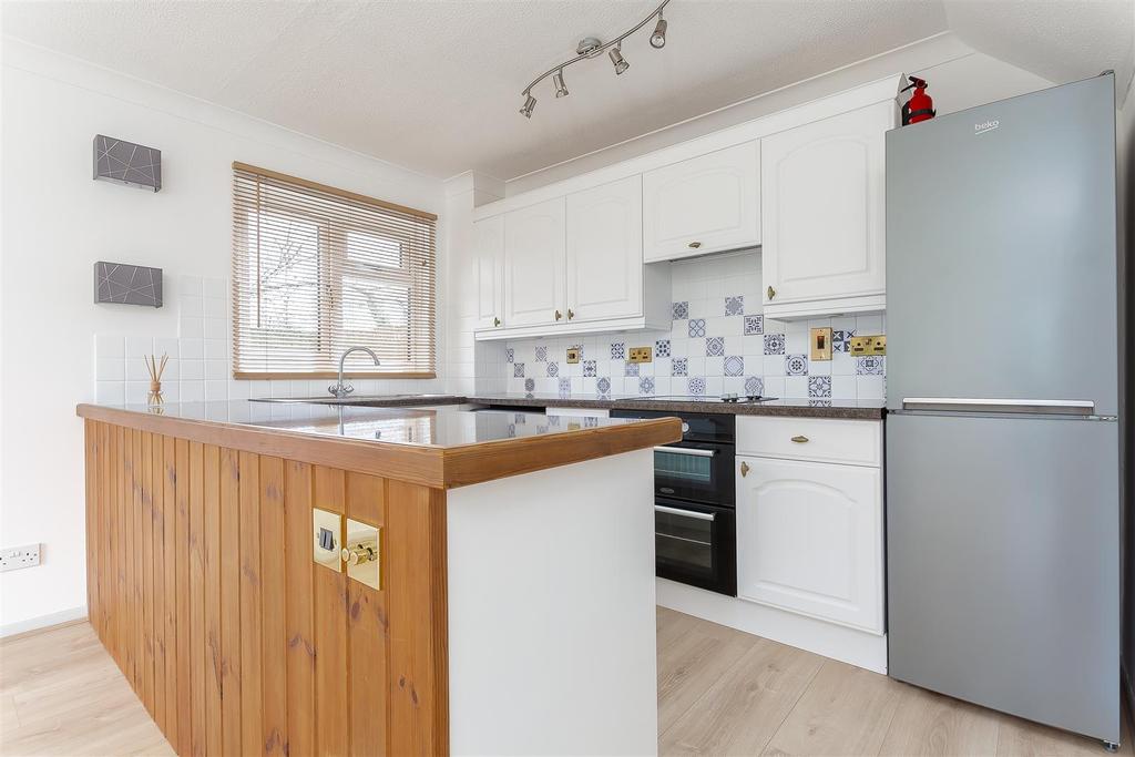 Camberley Close, Cheam, Sutton 1 bed house £1,100 pcm (£254 pw)