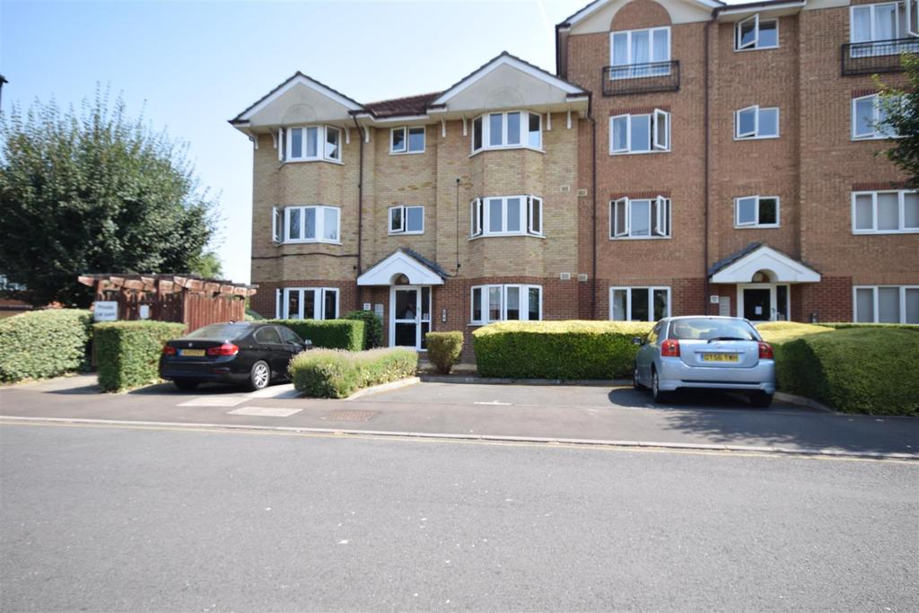 Varsity Drive, Twickenham 2 bed apartment £1,295 pcm (£299 pw)