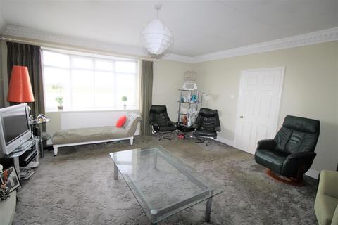 2 bedroom flat for sale - Riverside Court, South Quay, King's Lynn