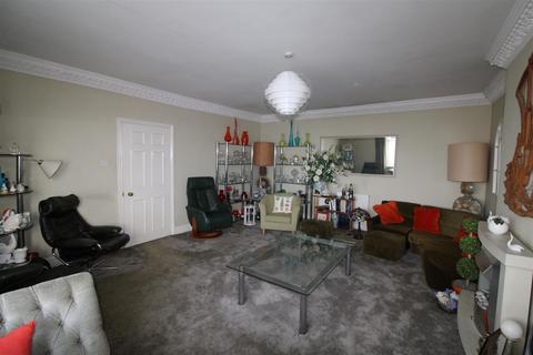 2 bedroom flat for sale, Riverside Court, South Quay, King's Lynn