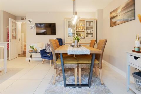 12 Bridger Close, Felpham, Bognor Regis, PO22 8FT