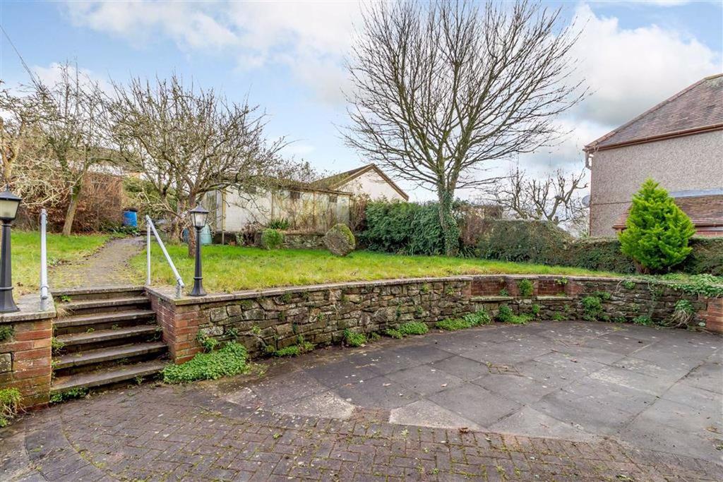 Beachley Road, Tutshill, Chepstow, Gloucestershire, NP16 3 bed detached