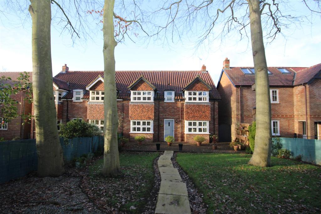 The Stables, Wynyard 4 bed semidetached house £295,000
