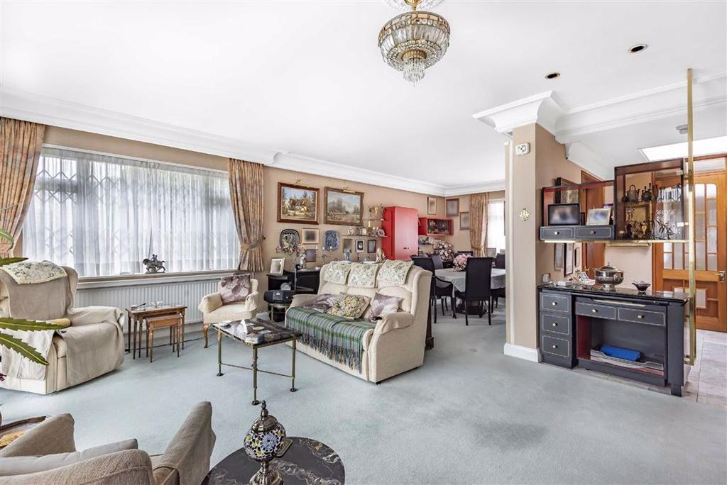 Hartfield Avenue, Elstree, Hertfordshire 2 bed bungalow £1,295,000