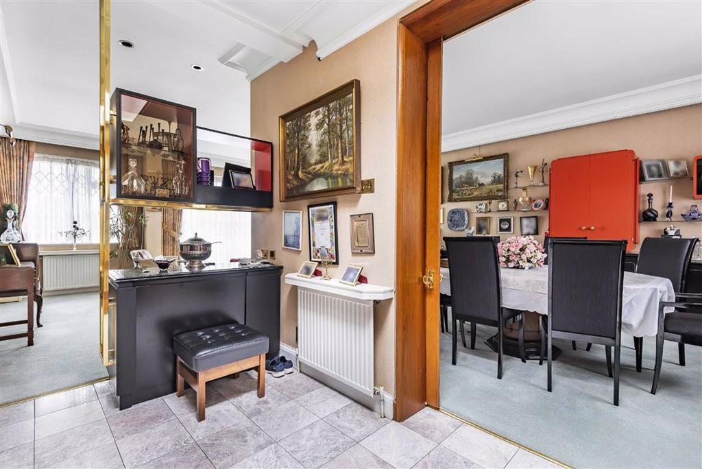 Hartfield Avenue, Elstree, Hertfordshire 2 bed bungalow £1,295,000