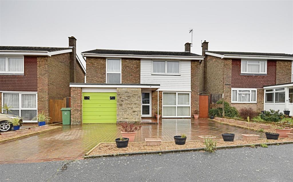 Sandown Way, BexhillOnSea 3 bed detached house £375,000