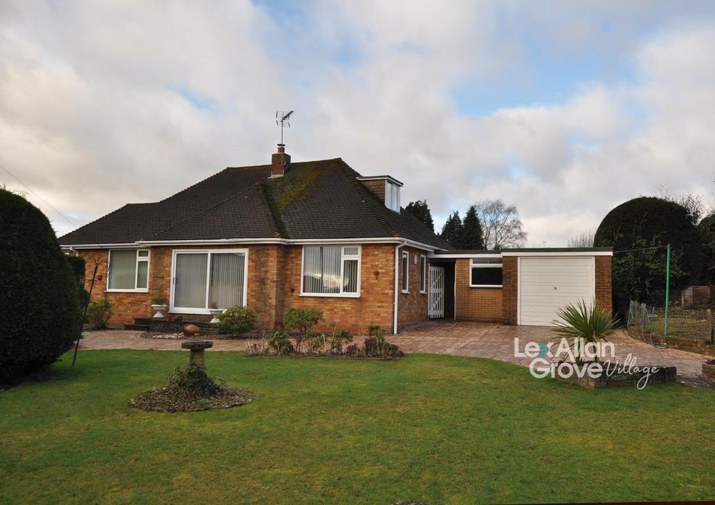 The Crescent, Hagley, Stourbridge 3 bed detached bungalow for sale £