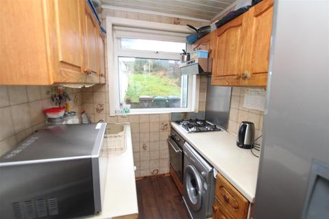 47 Leafield Avenue, Bradford, BD2 3SE