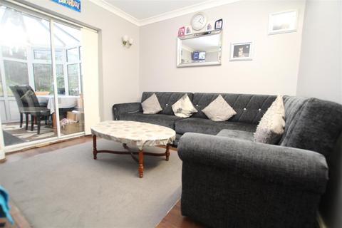 47 Leafield Avenue, Bradford, BD2 3SE