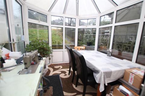 47 Leafield Avenue, Bradford, BD2 3SE