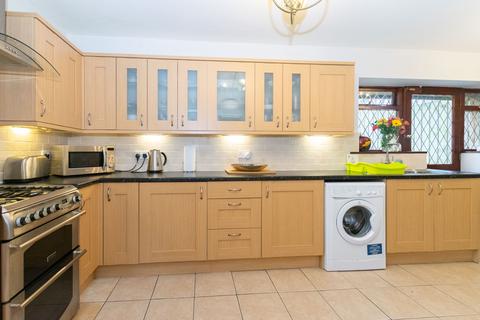 68 Asket Drive, Leeds, LS14 1HU