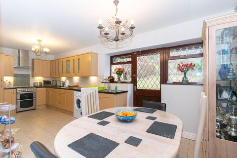 68 Asket Drive, Leeds, LS14 1HU