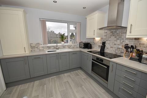 4 Village Close, London, E4 9HT