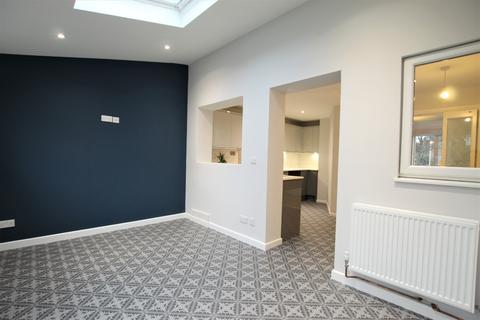 21 Bishop Way, Tingley, Wakefield, WF3 1UA