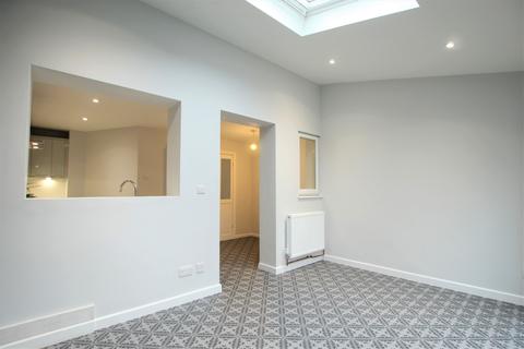 21 Bishop Way, Tingley, Wakefield, WF3 1UA