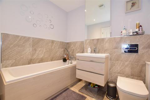 20 Kings Way, Folkestone, CT19 5UX