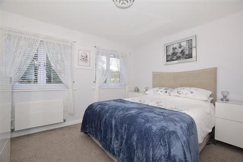 20 Kings Way, Folkestone, CT19 5UX