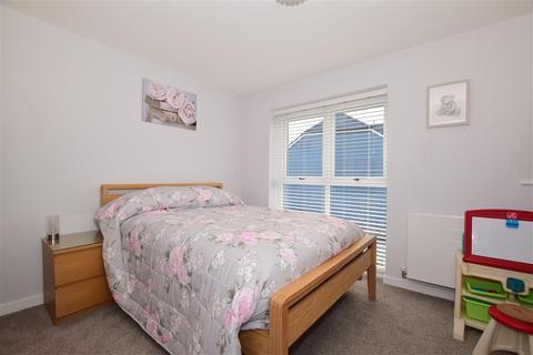 20 Kings Way, Folkestone, CT19 5UX