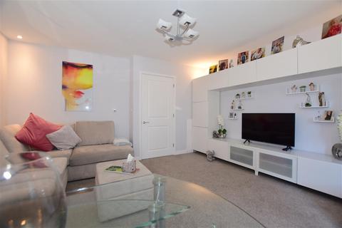 20 Kings Way, Folkestone, CT19 5UX