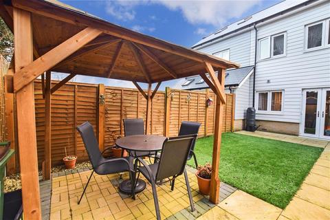 20 Kings Way, Folkestone, CT19 5UX