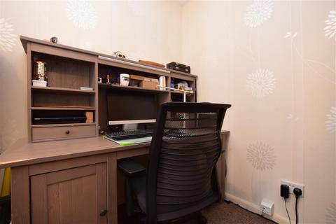 4 Blackthorn Close, Crawley, RH11 7TJ