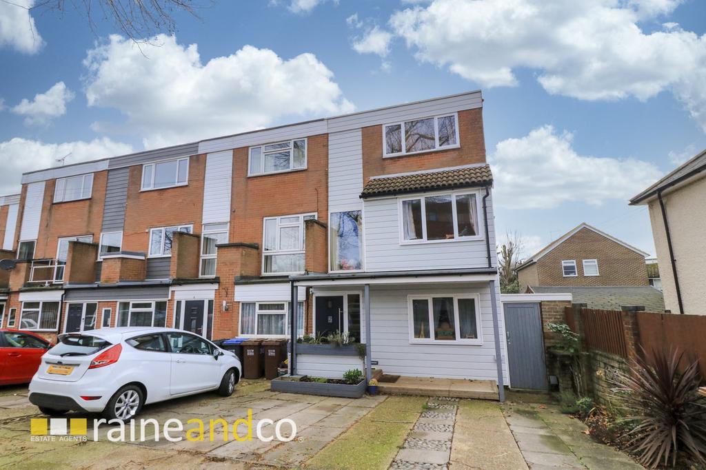 Bull Stag Green, Hatfield, AL9 3 bed end of terrace house £435,000