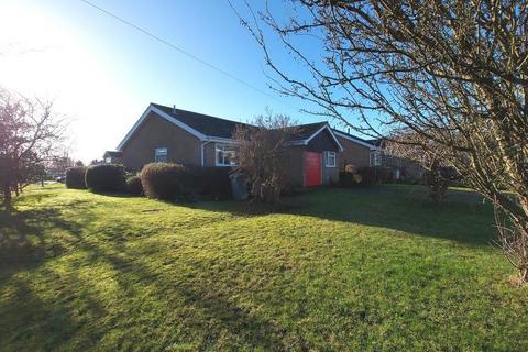 3 bedroom bungalow to rent, Hedgefield Road, Barrowby, NG32