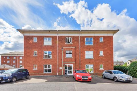 2 bedroom apartment to rent, Thornycroft Close,  Newbury,  RG14