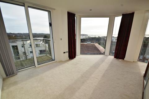3 bedroom penthouse to rent - Poole