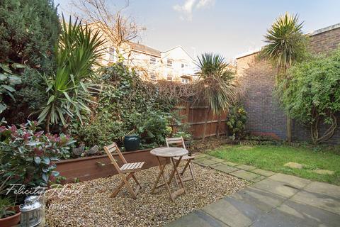 15 Blyth Close, London, E14 3DU